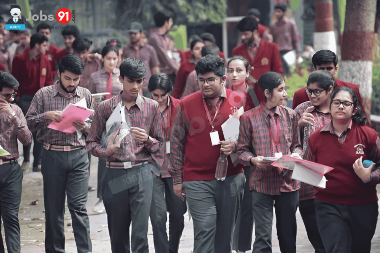 होली के कारण हिंदी परीक्षा से चूकने वाले 12वीं के छात्रों के लिए CBSE आयोजित करेगा विशेष परीक्षा 🎉📚